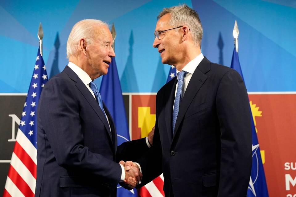 Biden und Stoltenberg