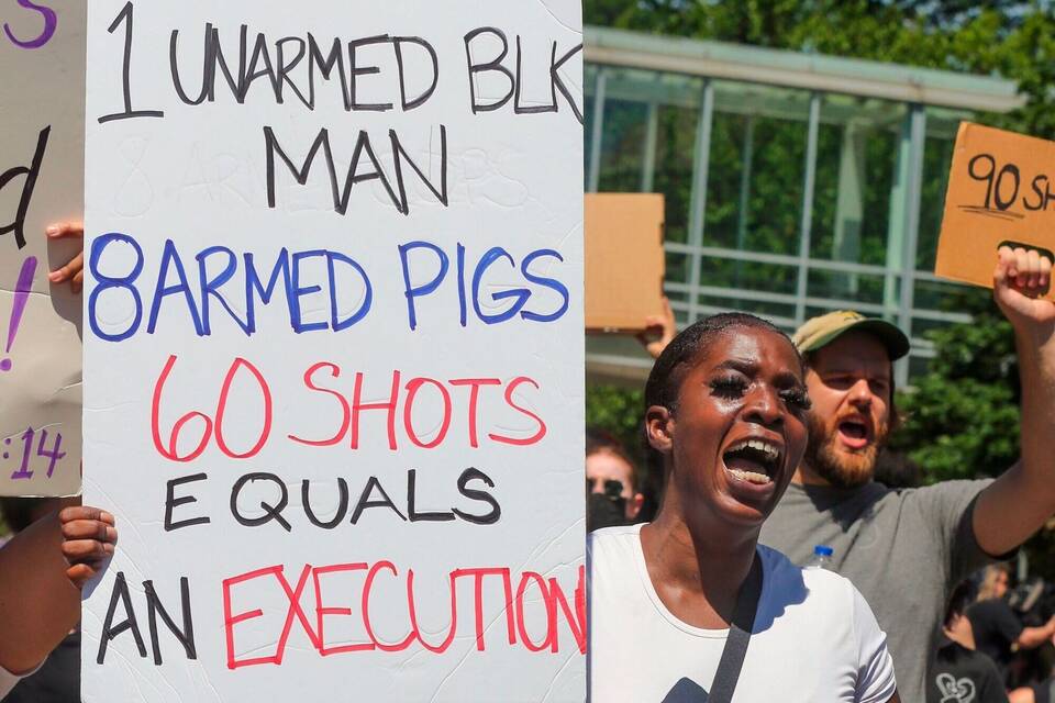 BLM-Demonstrantin in Akron BLM-Demonstrantin in Akron