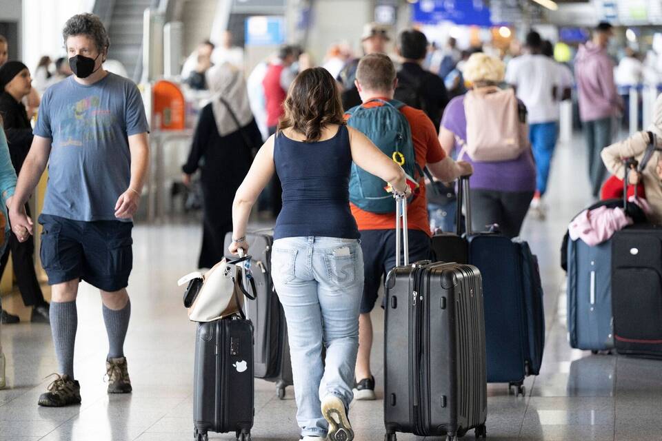 Passagiere am Flughafen Frankfurt