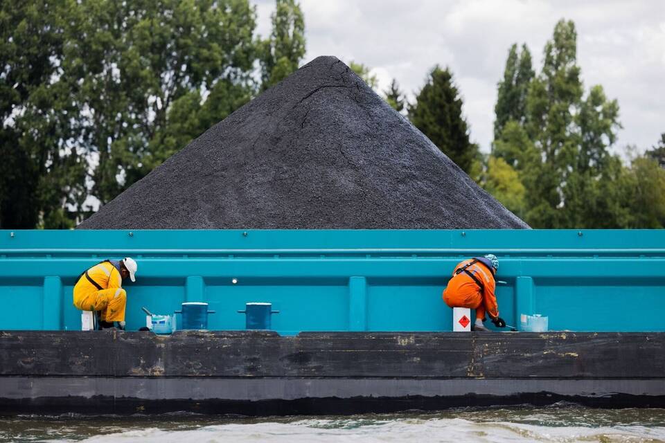 Kohlefrachter auf dem Rhein