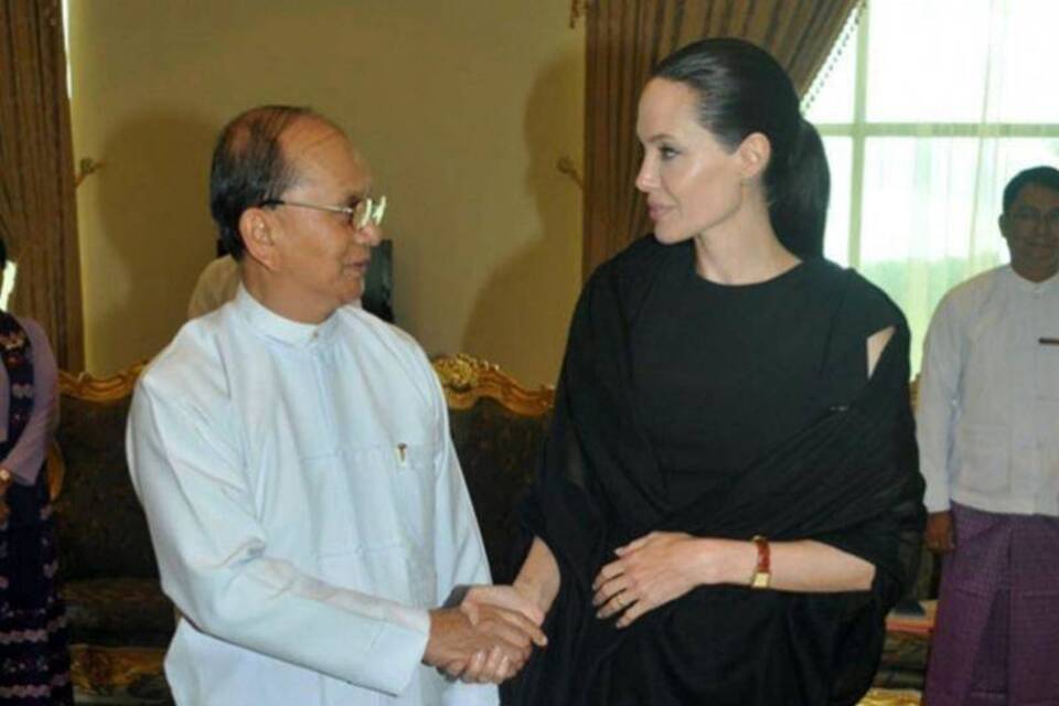 Angelina Jolie inj Myanmar