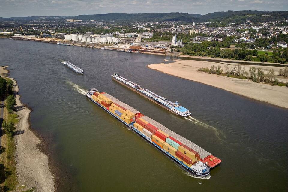 Binnenschiffer kämpfen mit Niedrigwasser Binnenschiffer kämpfen mit Niedrigwasser