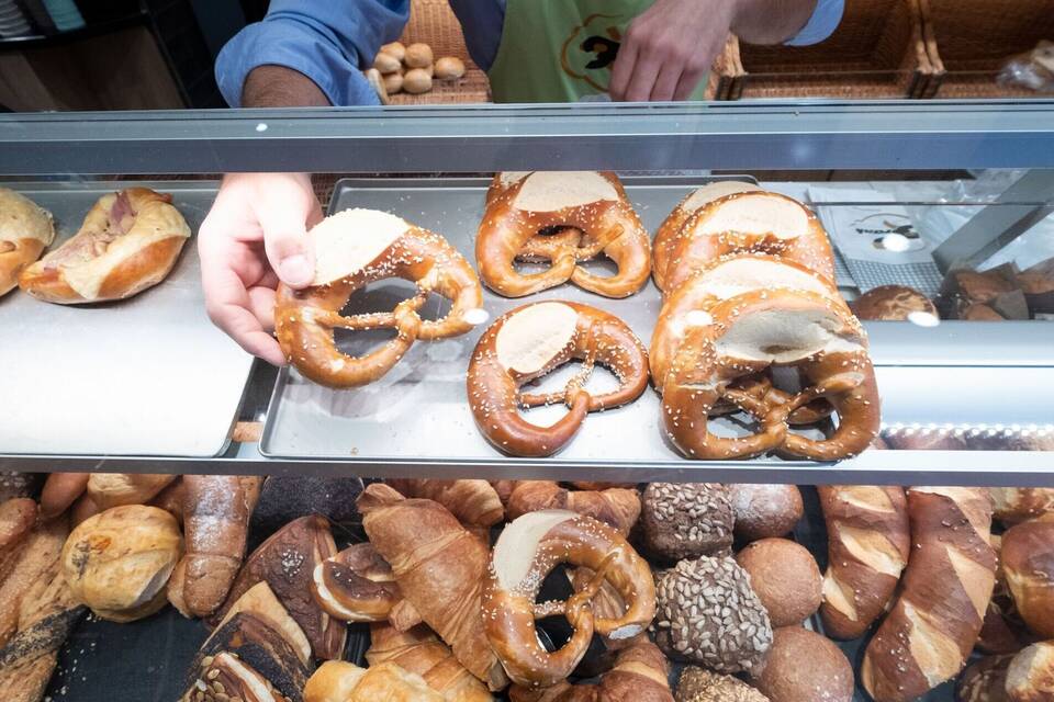 Brezeln und Brötchen