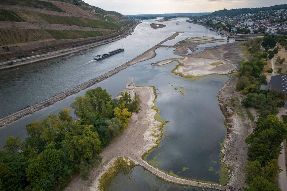 Trockenheit behindert Rhein-Schifffahrt Trockenheit behindert Rhein-Schifffahrt