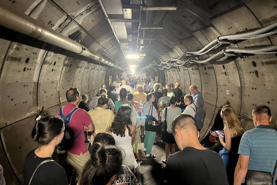 Zug-Panne im Eurotunnel unter dem Ärmelkanal Zug-Panne im Eurotunnel unter dem Ärmelkanal