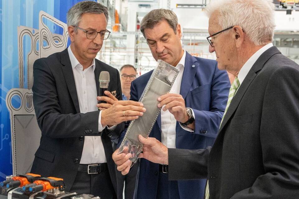 Söder und Kretschmann mit Brennstoffzelle Söder und Kretschmann mit Brennstoffzelle