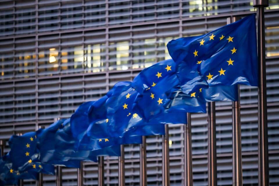 EU EU