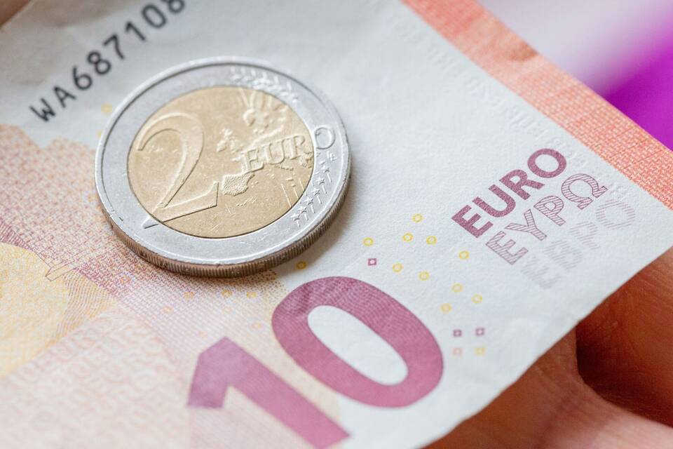12 Euro 12 Euro