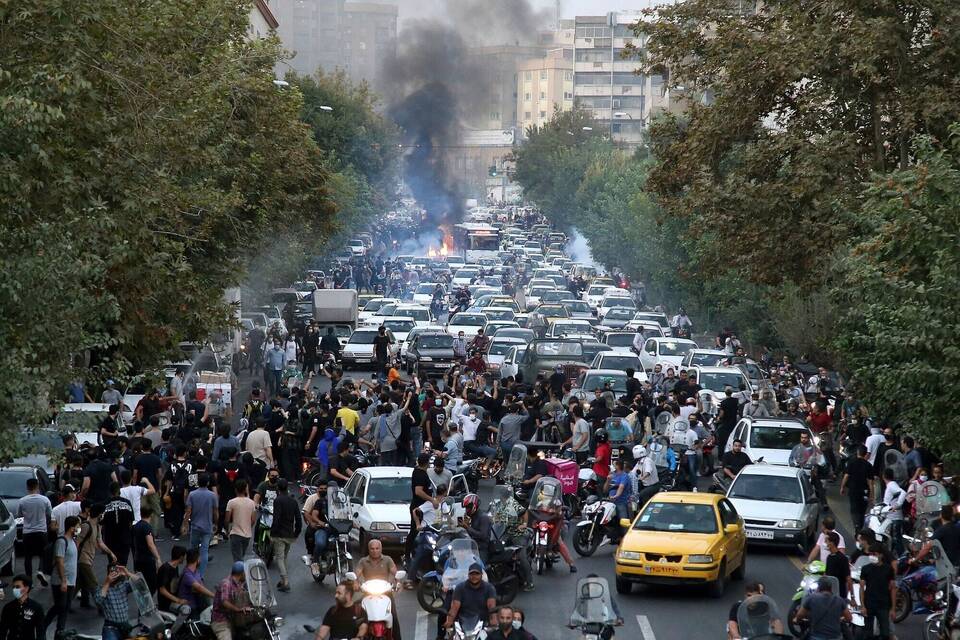 Protest gegen den Tod von Mahasa Amini im Iran Protest gegen den Tod von Mahasa Amini im Iran