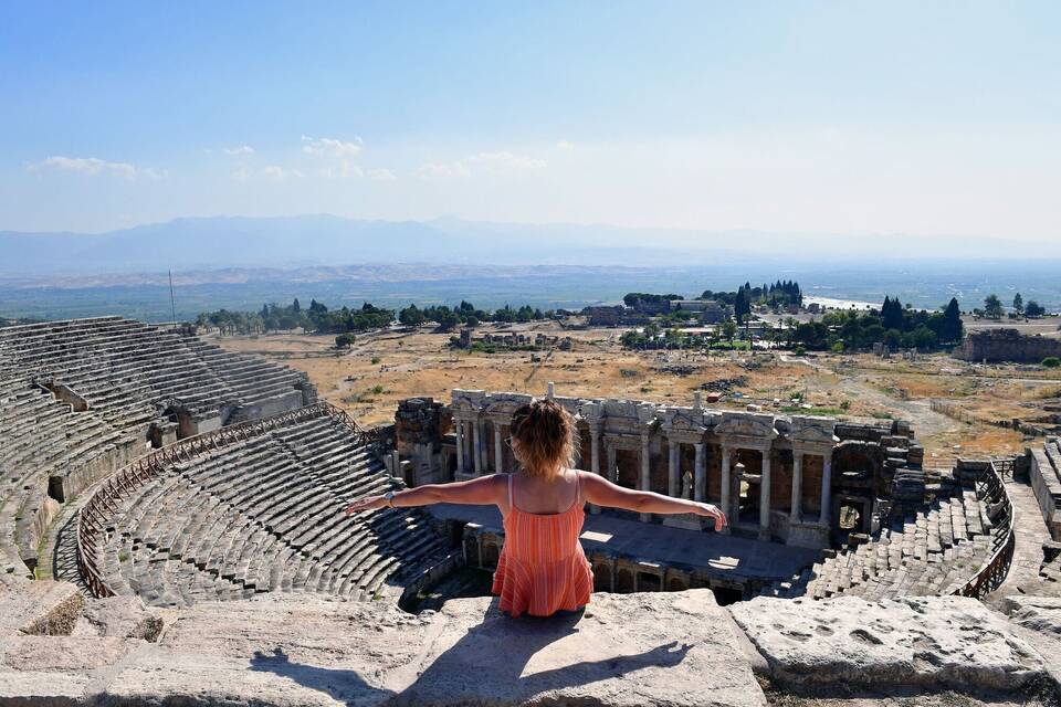 Touristin in Hierapolis Touristin in Hierapolis