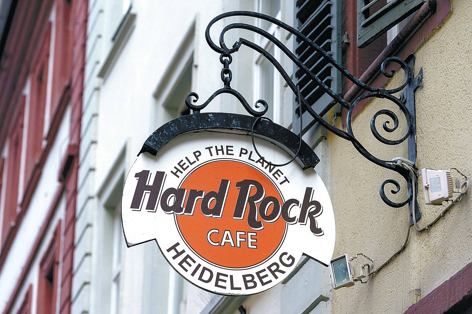Heidelbergs Hard Rock Cafe Muss Seine Fanartikel Vernichten Nachrichten Aus Heidelberg Rnz