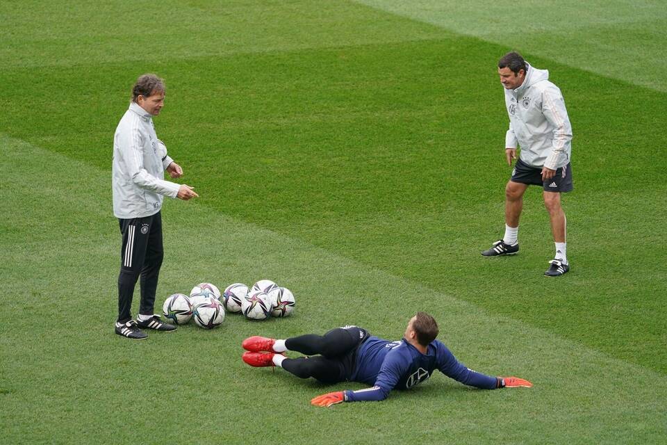 Fußball-Nationalmannschaft Fußball-Nationalmannschaft