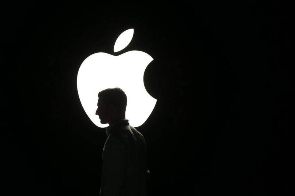 Apple Apple