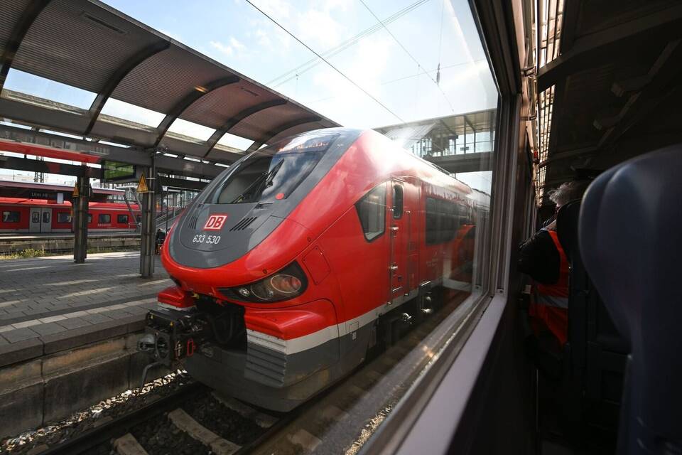 Regionalzug der Bahn Regionalzug der Bahn