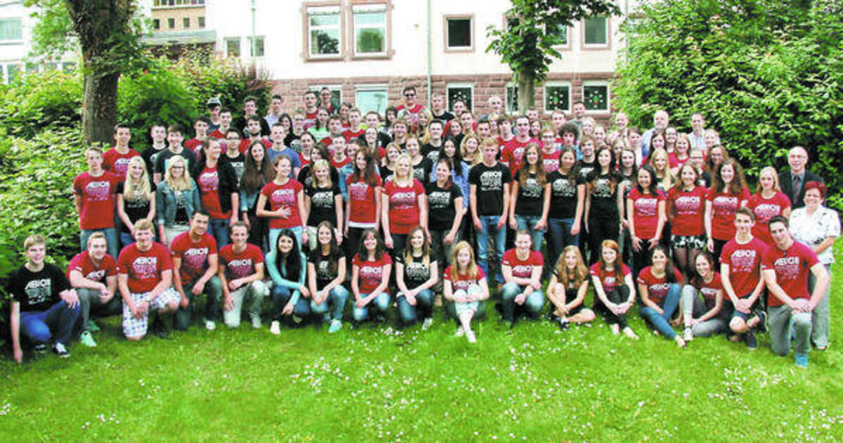 Vier Abiturienten Am Buchener Burghardt Gymnasium Mit Der Traumnote 1 0 Buchen Rnz