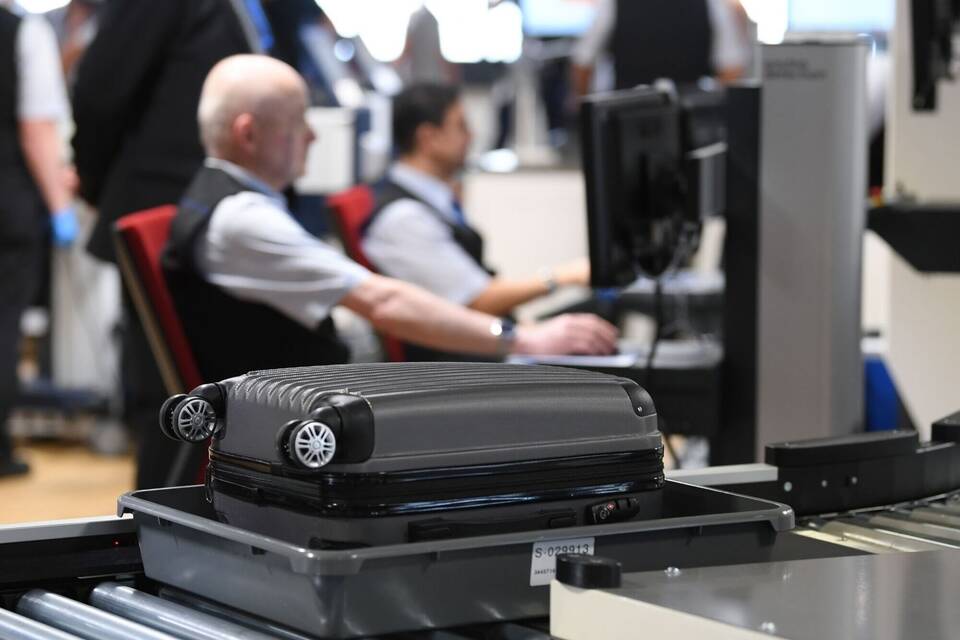 Sicherheitskontrolle am Flughafen Sicherheitskontrolle am Flughafen