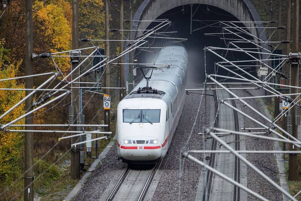 Bahn-Tunnel