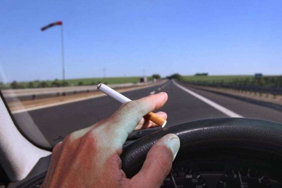 Rauchen am Steuer Rauchen am Steuer