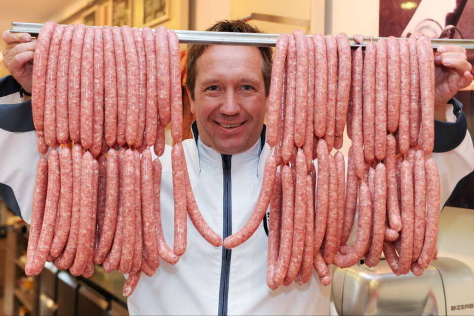 Metzger stellt «teuerste Bratwurst der Welt» aus Kobe-Rind her