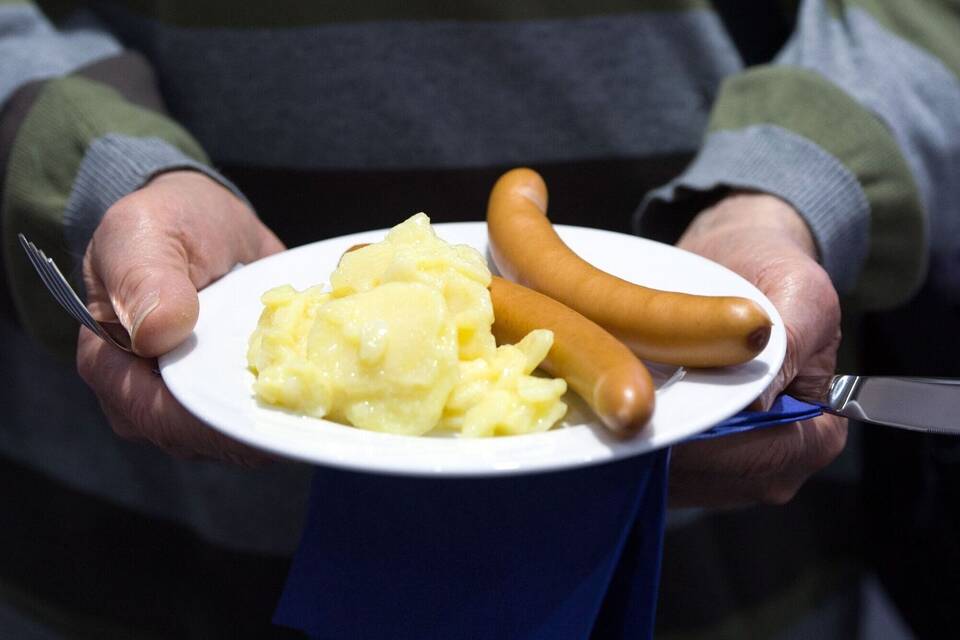 Würstchen mit Kartoffelsalat Würstchen mit Kartoffelsalat