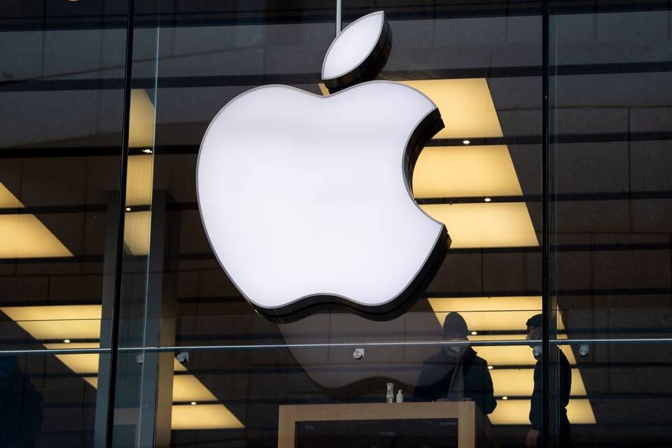 Apple Apple