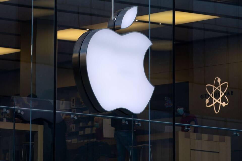 Apple Apple