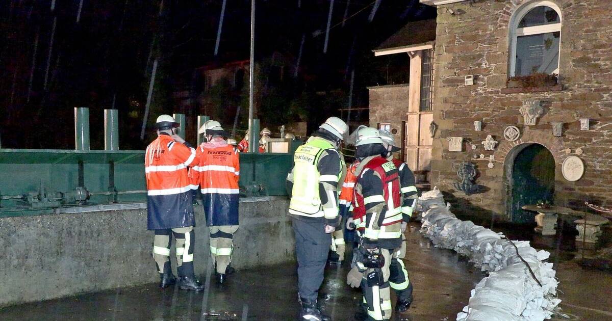 Unwetter: Dauerregen führt zu zahlreichen Einsätzen im Sauerland - Panorama - Rhein-Neckar-Zeitung