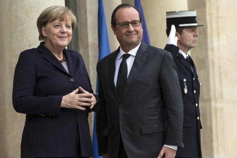 Hollande empfängt Merkel Hollande empfängt Merkel