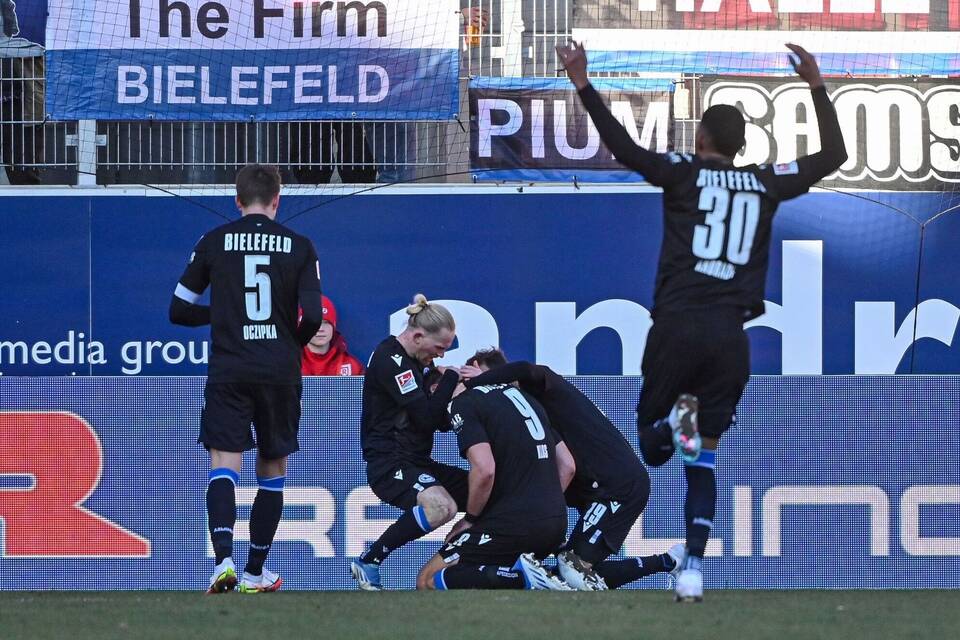 Jahn Regensburg - Arminia Bielefeld Jahn Regensburg - Arminia Bielefeld