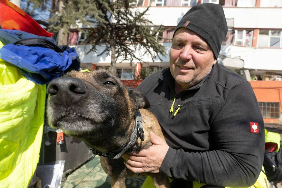 Rettungshundeführer Uwe Elze Rettungshundeführer Uwe Elze