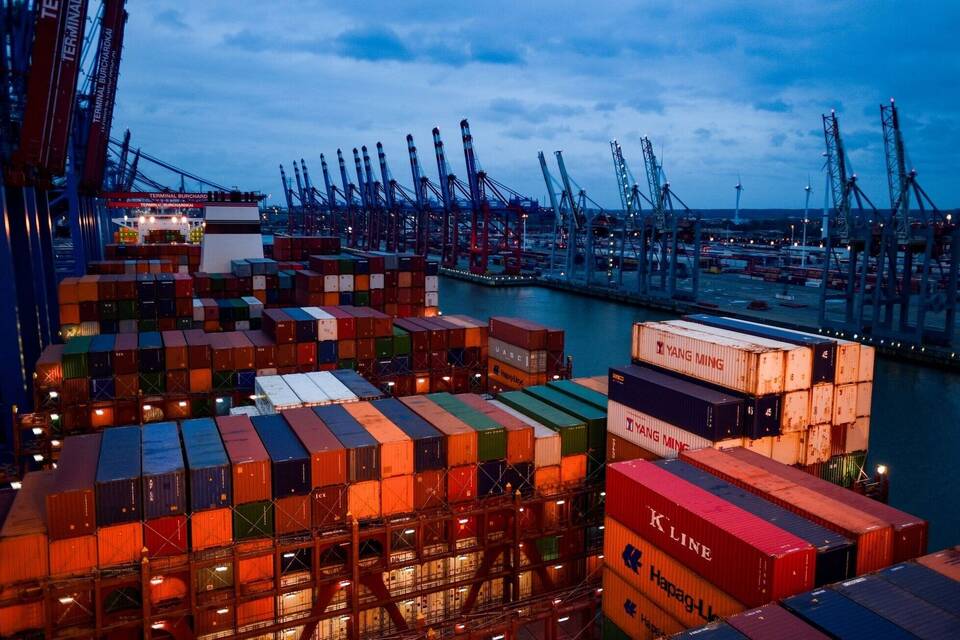 Container Container