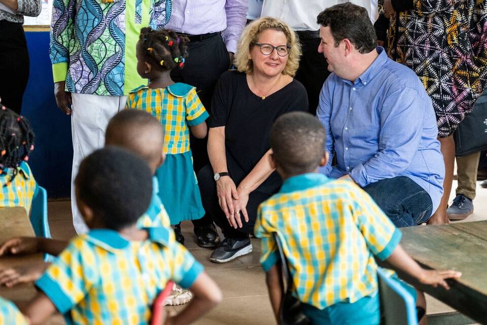 Arbeitsminister und Entwicklungsministerin in Afrika Arbeitsminister und Entwicklungsministerin in Afrika