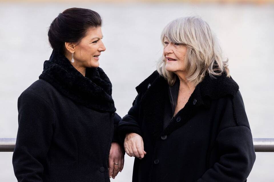 Alice Schwarzer und Sahra Wagenknecht Alice Schwarzer und Sahra Wagenknecht