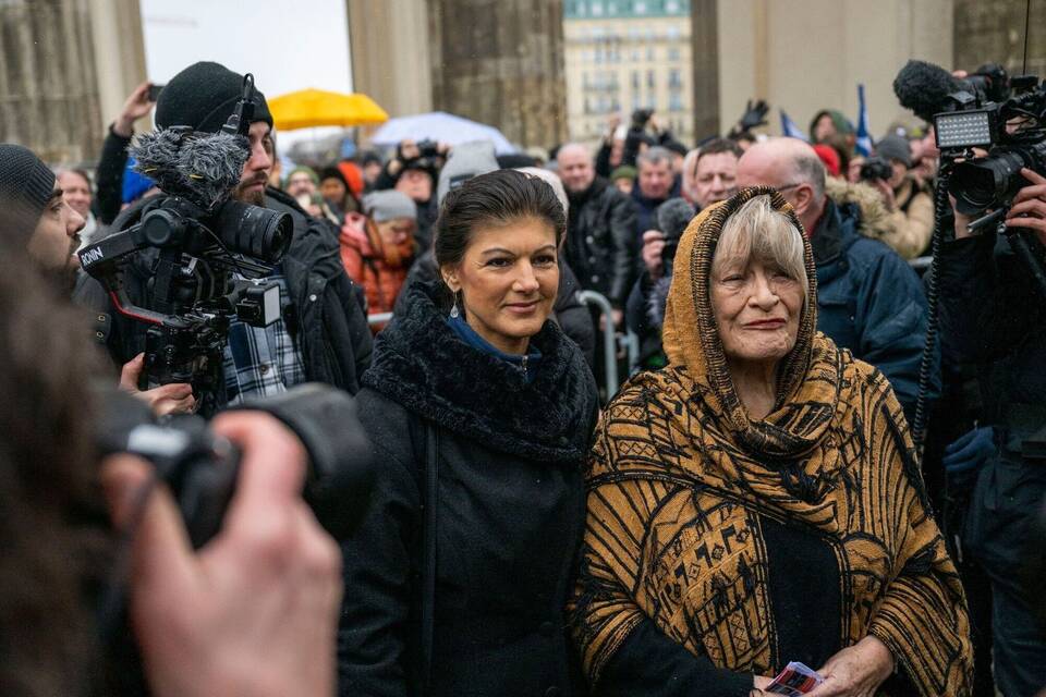 Sahra Wagenknecht und Alice Schwarzer Sahra Wagenknecht und Alice Schwarzer