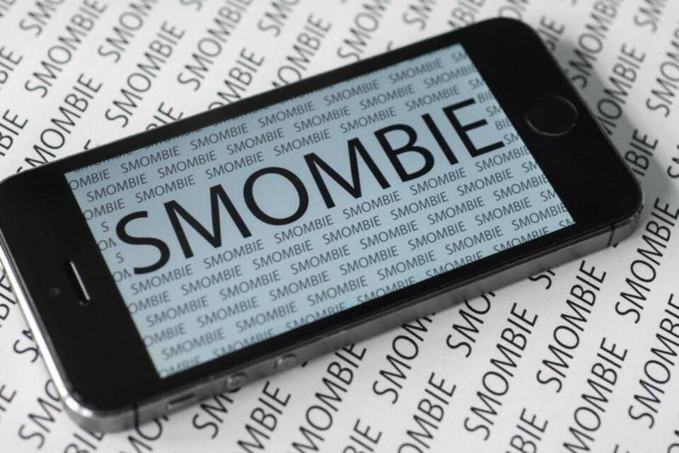 "Smombie" ist Jugendwort des Jahres "Smombie" ist Jugendwort des Jahres