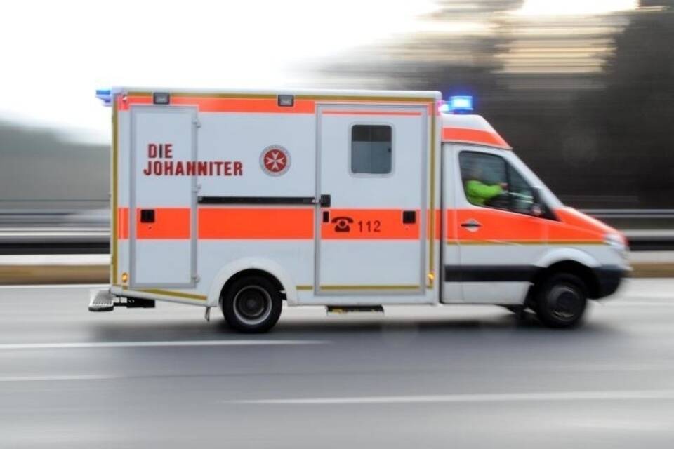 Rettungswagen auf der Autobahn