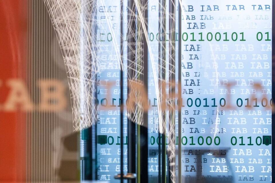 IAB - Institut für Arbeitsmarkt- und Berufsforschung IAB - Institut für Arbeitsmarkt- und Berufsforschung
