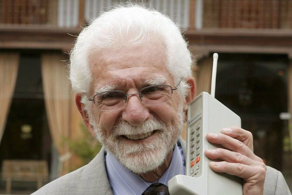 Das erste Mobiltelefon Das erste Mobiltelefon