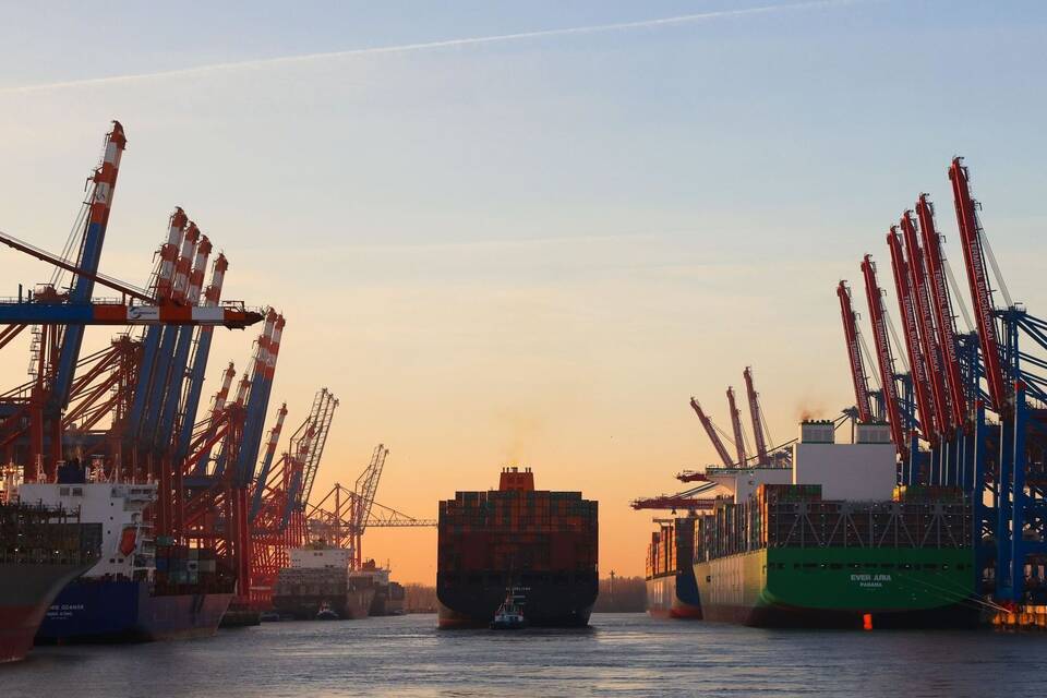 Containerschiffe im Hafen Hamburg Containerschiffe im Hafen Hamburg