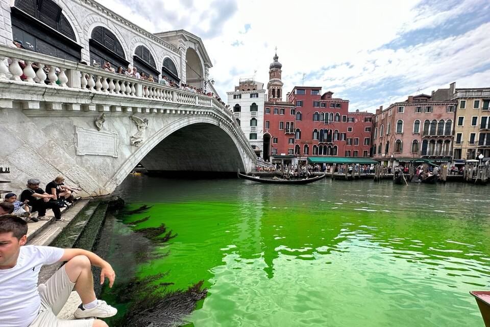 Canale Grande in Venedig leuchtet grün Canale Grande in Venedig leuchtet grün