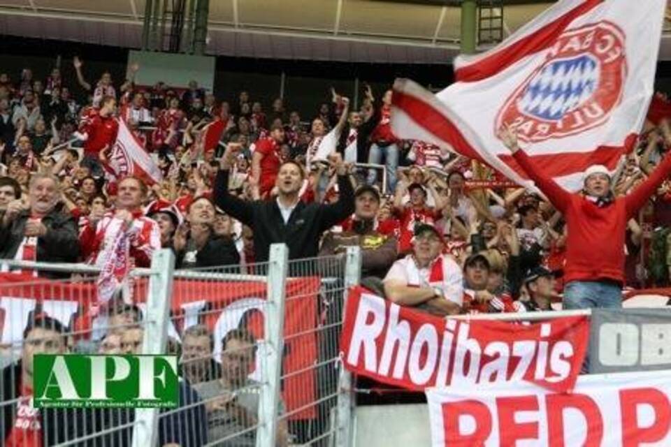 Bayern-Fans vor der Arena attackiert