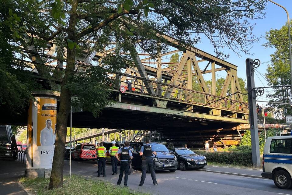 Polizeieinsatz legt Züge lahm