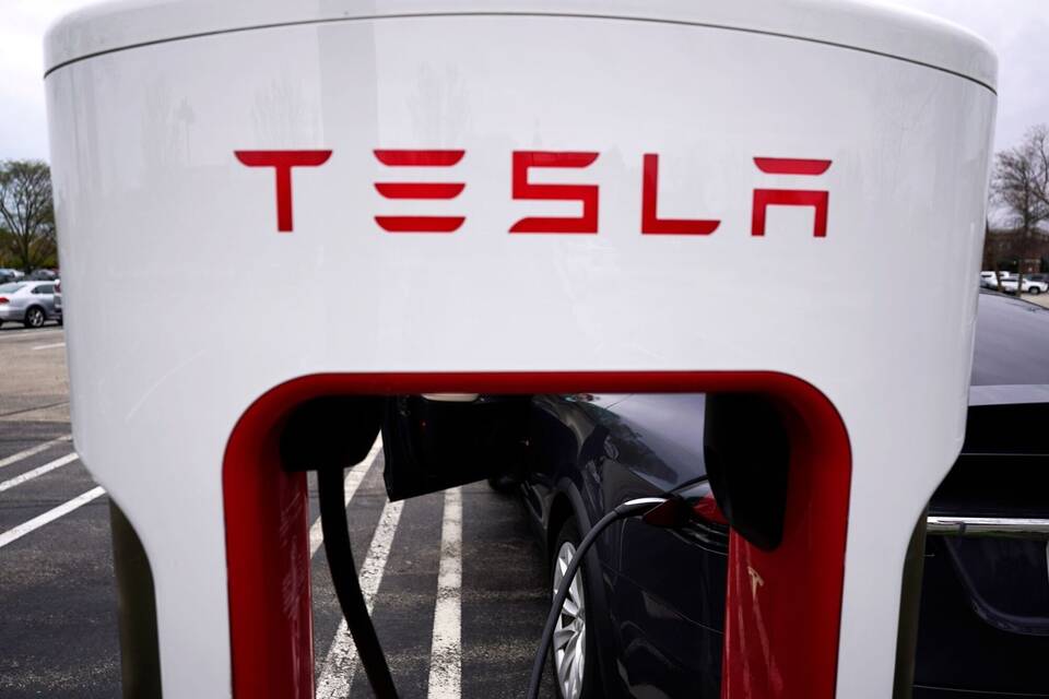 Tesla-Ladesäule