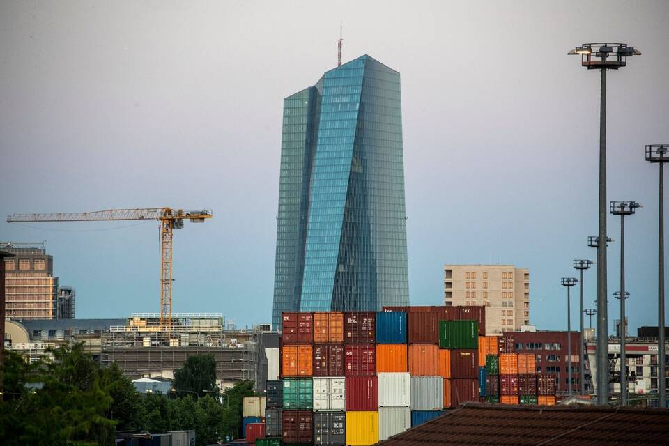 Europäische Zentralbank (EZB) Europäische Zentralbank (EZB)