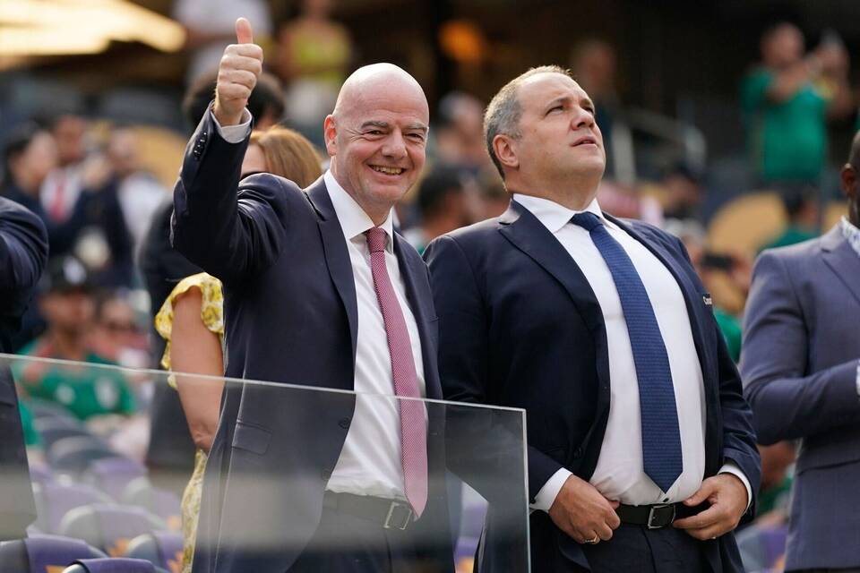 Gianni Infantino (l.) Gianni Infantino (l.)