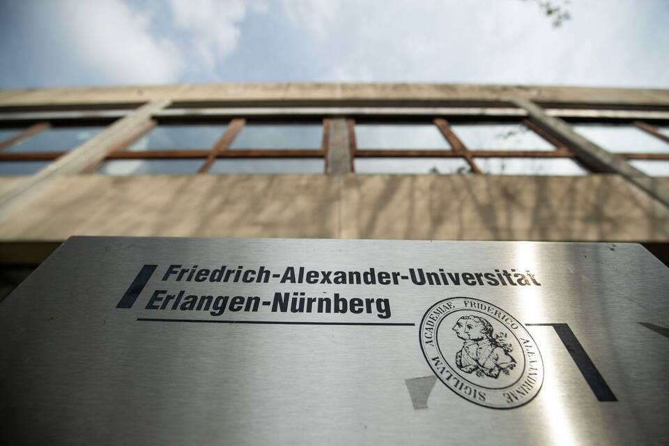 Universität Erlangen-Nürnberg Universität Erlangen-Nürnberg
