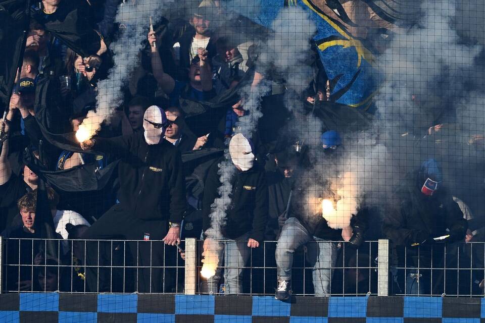 Pyrotechnik bei Fußballspiel