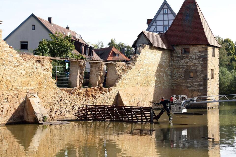 Historische Stadtmauer von Weißenburg nach Unwetter eingestürzt