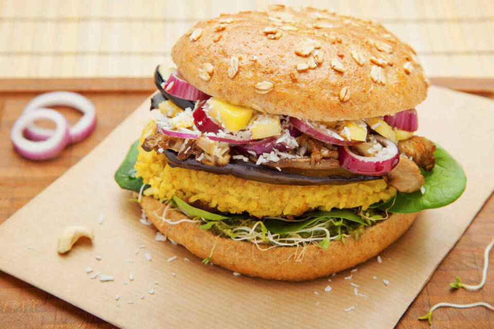Mit Fisch, Nudeln und Frucht: Asia-Burger sind vielseitig und kreativ Mit Fisch, Nudeln und Frucht: Asia-Burger sind vielseitig und kreativ