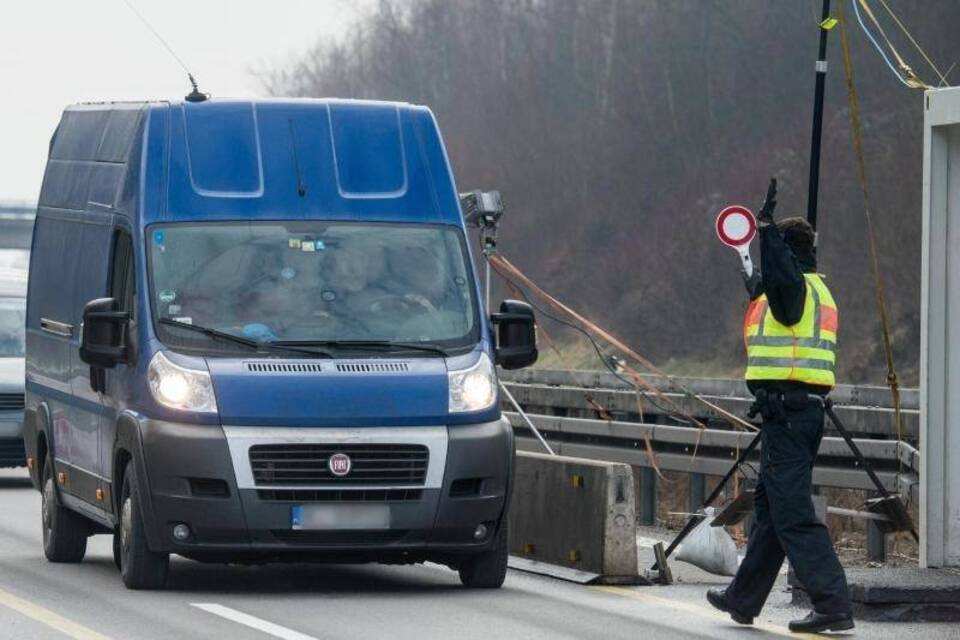 Grenzkontrolle an der A 3 Grenzkontrolle an der A 3